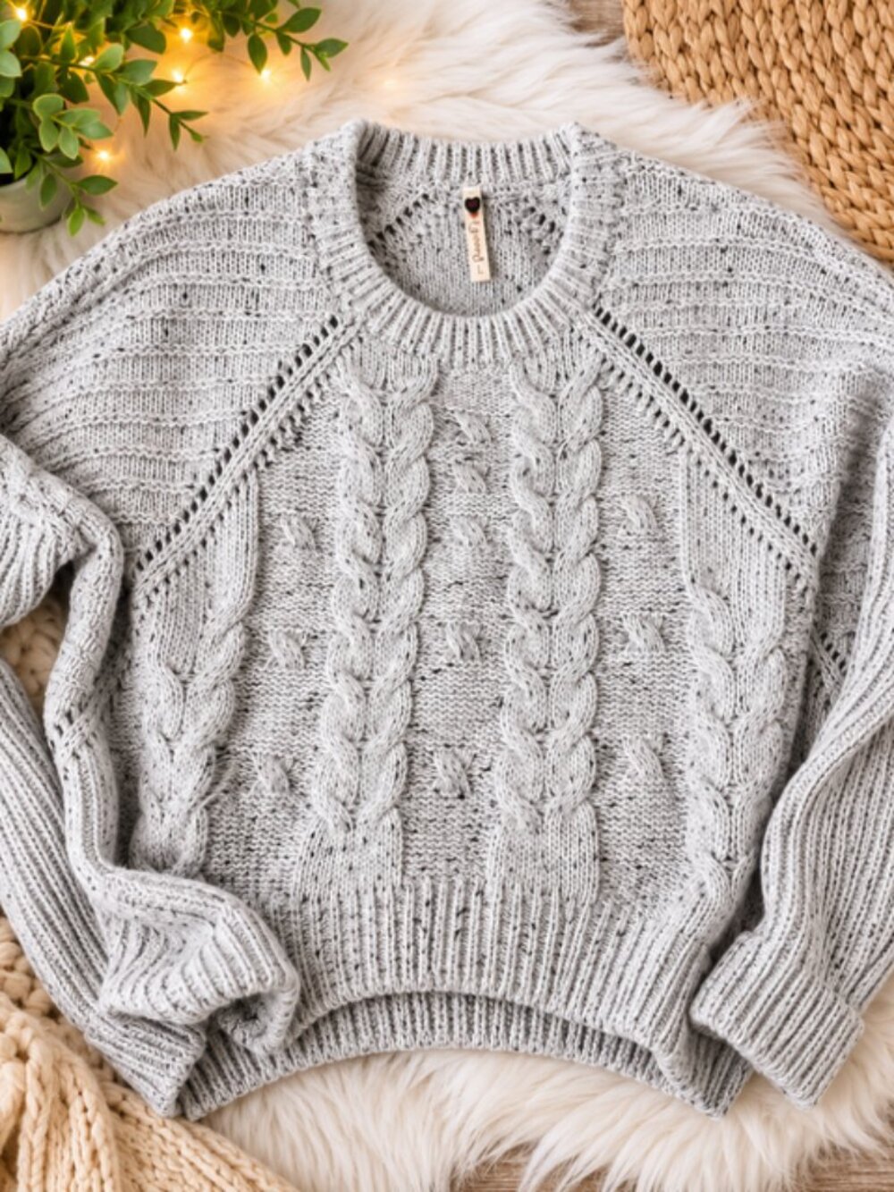 ✨ Cozy Cable Knit Sweater – Size Large ✨